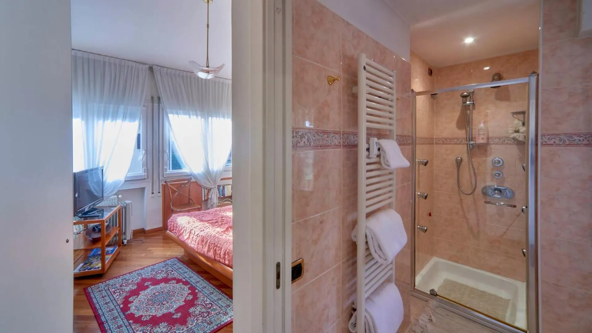 Bed and Breakfast Tosca House 2 Varenna 0*,  Italia